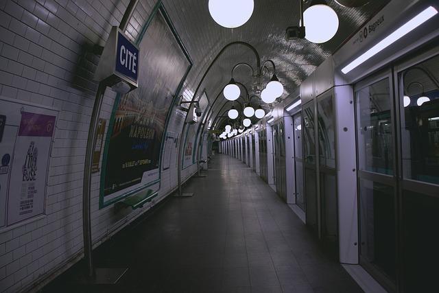 Móda Paris: 7 francúzskych trendov, ktoré musíte vyskúšať