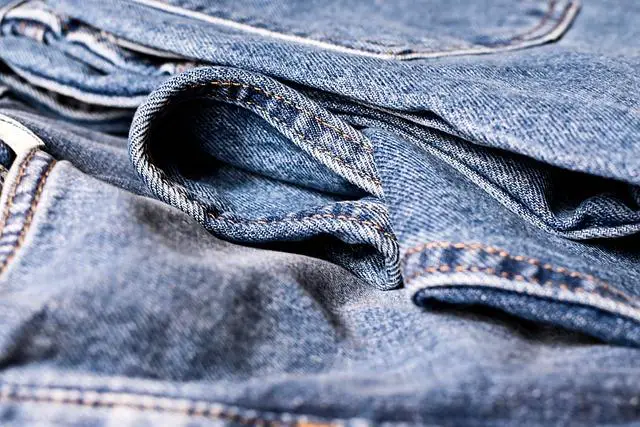 Klasický denim - symbol amerického ⁤štýlu pro Barbie
